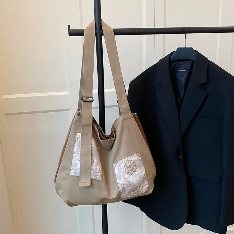 

Нейлоновые однотонные сумки на плечо большой вместимости в стиле ретро, пригородная сумка 2025, хит продаж для женщин, универсальные повседневные сумки через плечо