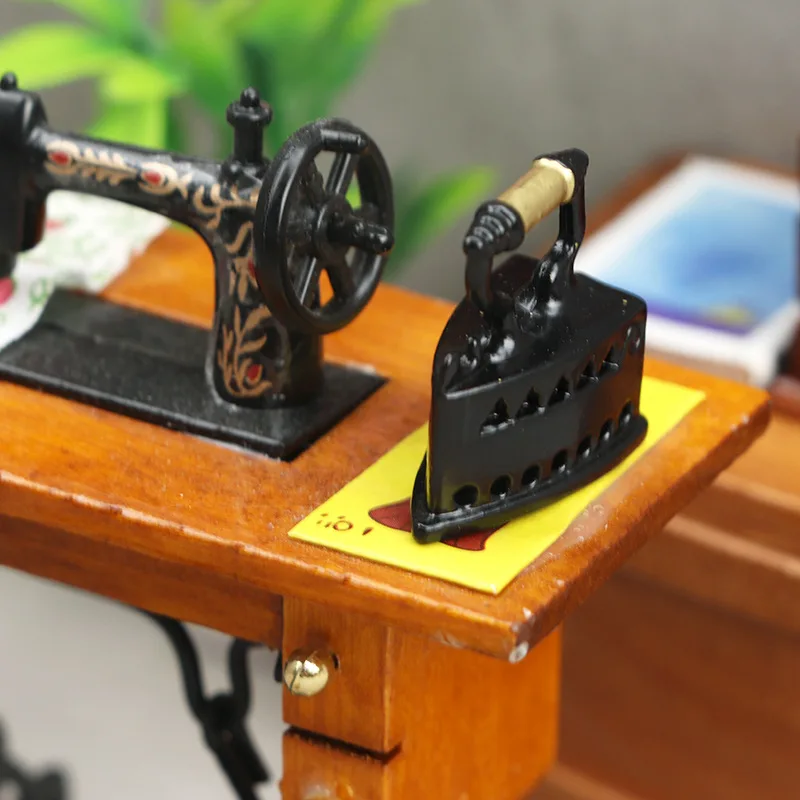 1:12 Mobili in miniatura per casa delle bambole Accessori per scene di cucito Tavolo da stiro vintage nero Giocattoli creativi per ornamenti per casa delle bambole