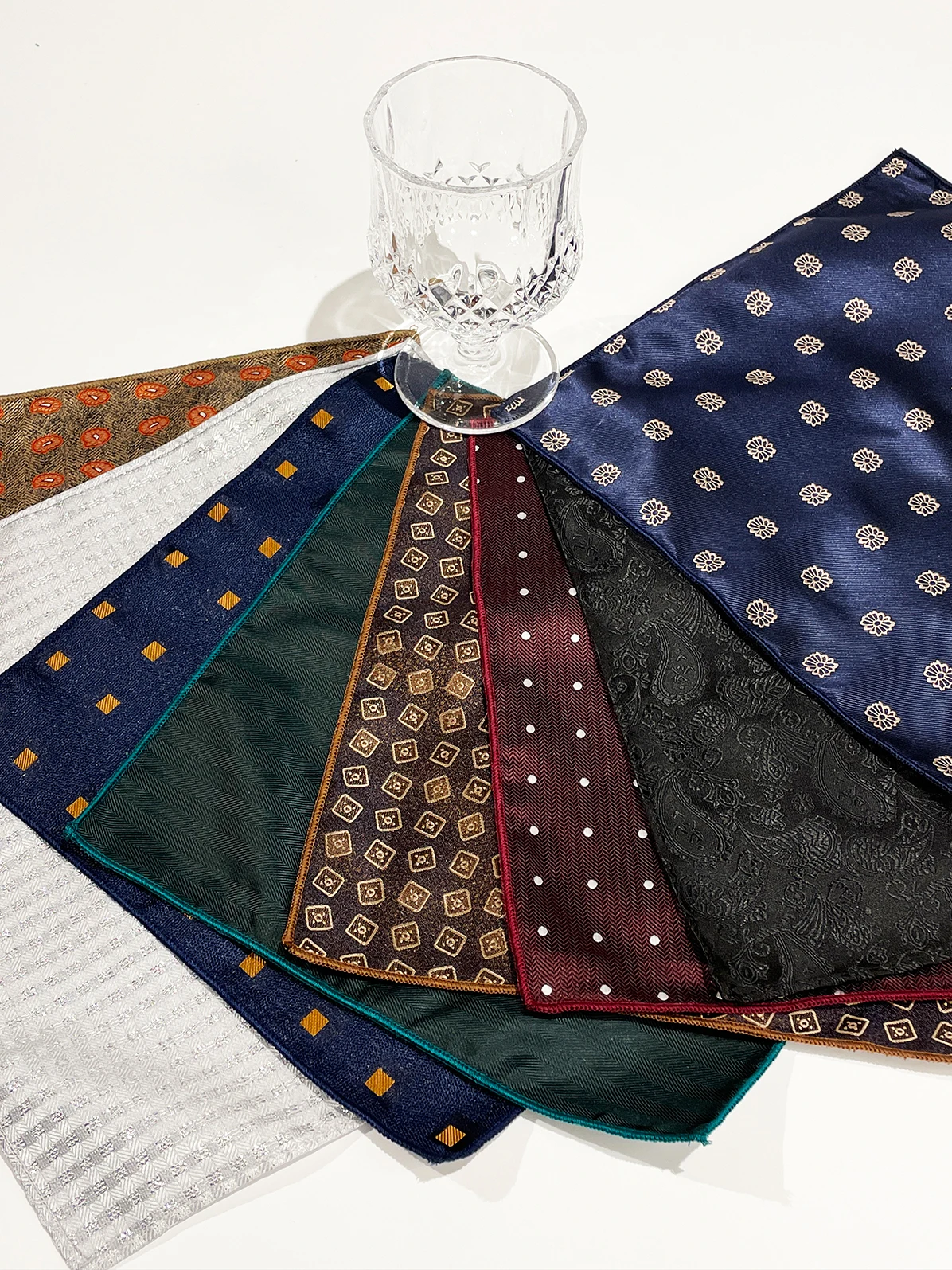 ผ้าเช็ดหน้าสี่เหลี่ยมปักลายดอกไม้สีเงาสำหรับสุภาพบุรุษ ผ้าพันคอสี่เหลี่ยม แฟชั่นเครื่องประดับสำหรับชุดสูท