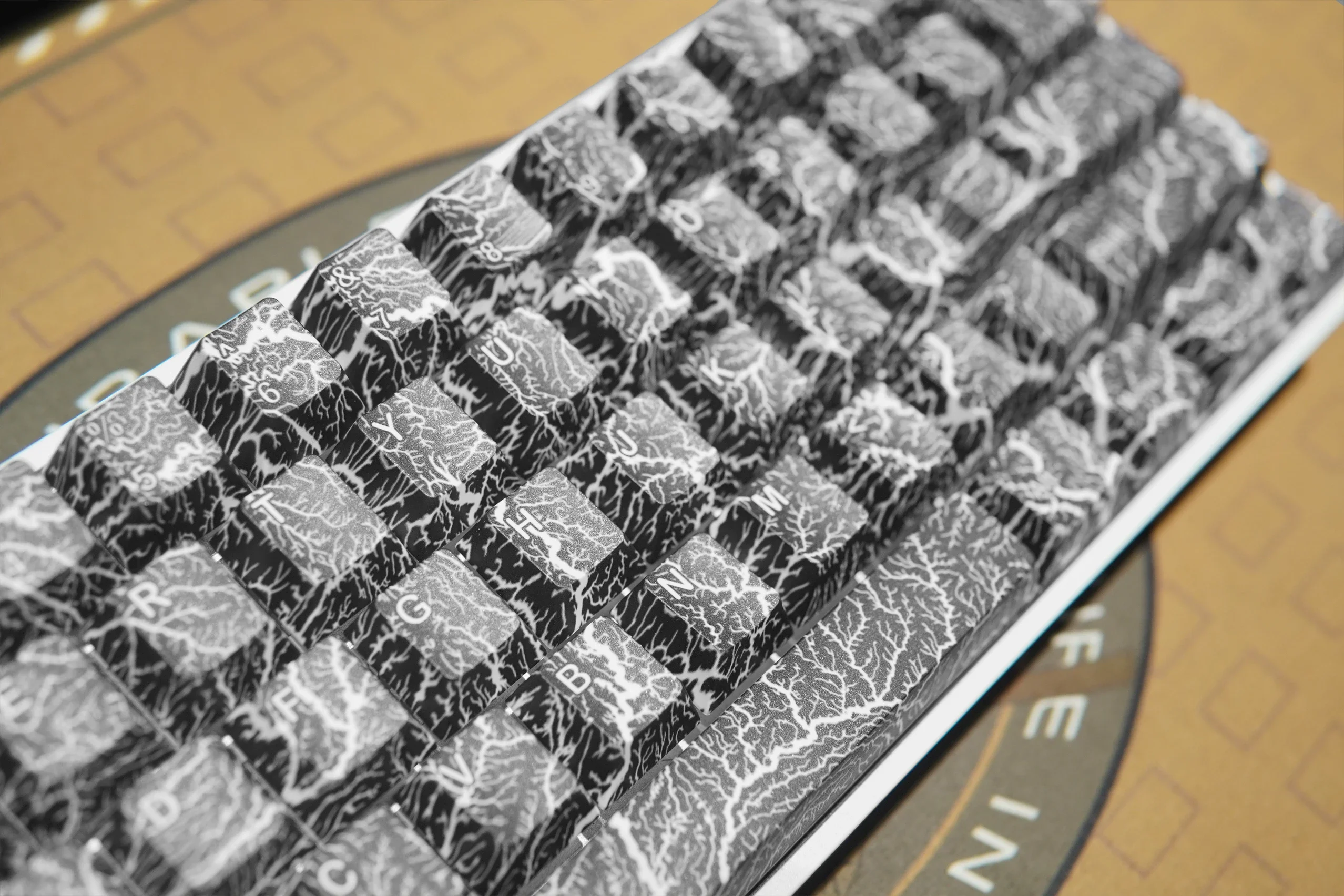 

Mountains are engraved keycaps five-sided sublimation process original factory height pbt high quality