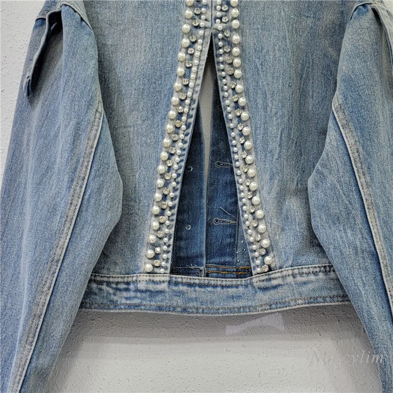 Giacca di jeans con nappe di diamanti tempestati di perle in stile europeo per le donne 2024 nuovo Design autunnale con Top Coat in Denim scavato sul retro