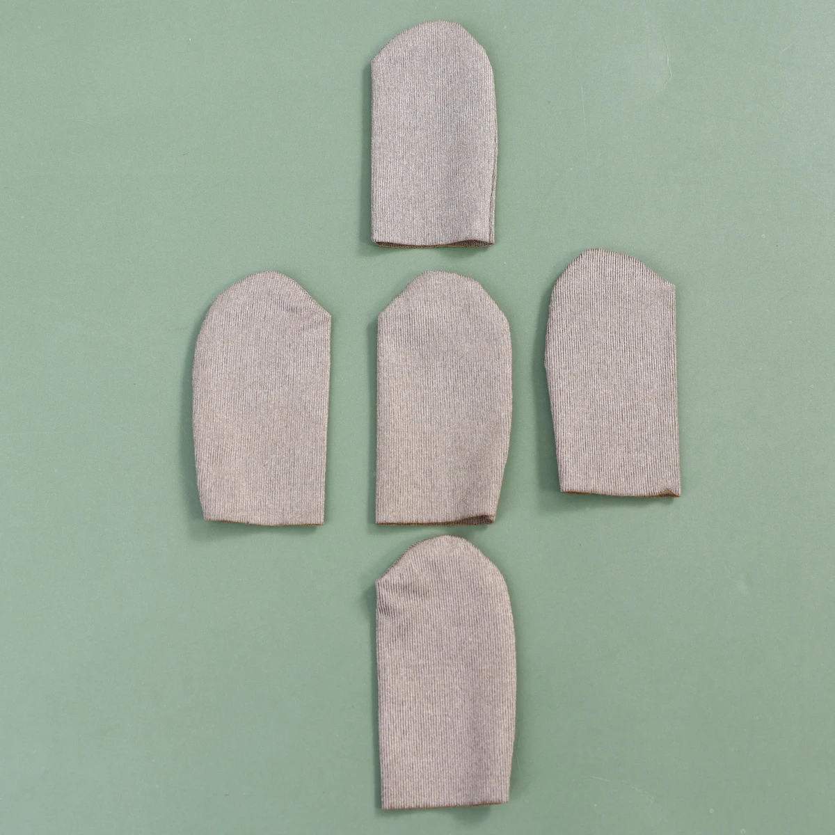 

5 Pcs Silver Fiber Game Finger Cover Anti-slip Sweat-proof Thumb Sleeve Screen Touch Phone Playing Gaming Accessory
