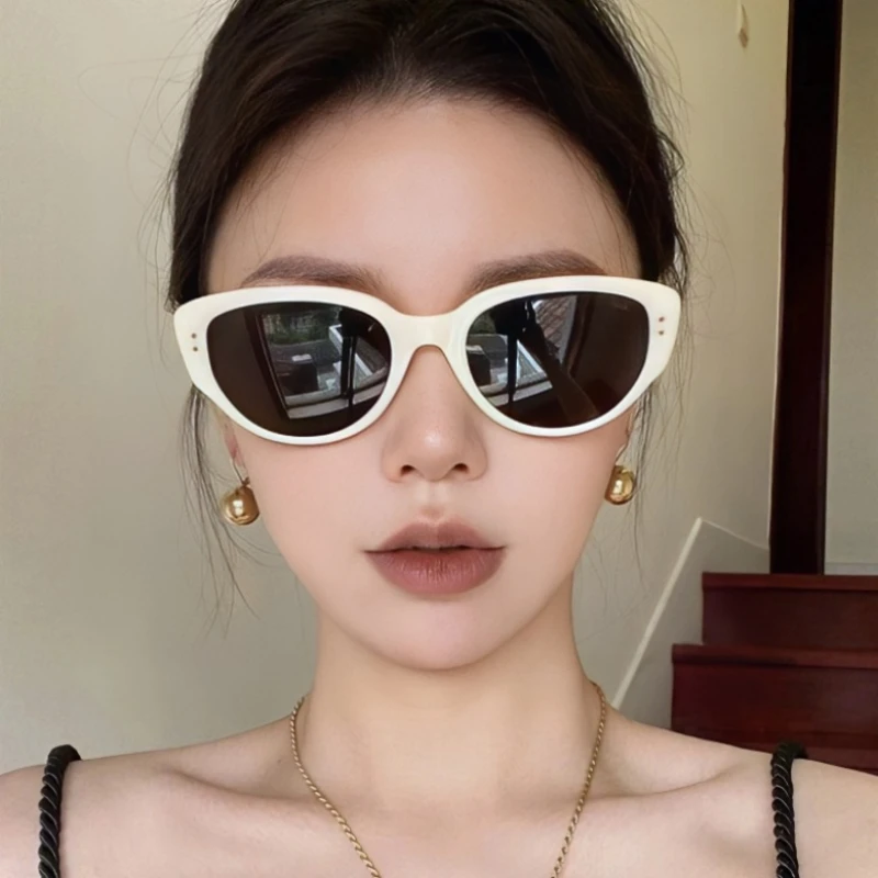 Retro Cat-eye Black White Frame Sunglasses Splicing Advanced Sense Sunglasses Women Eye Protection Outdoor Sunscreen Glasses