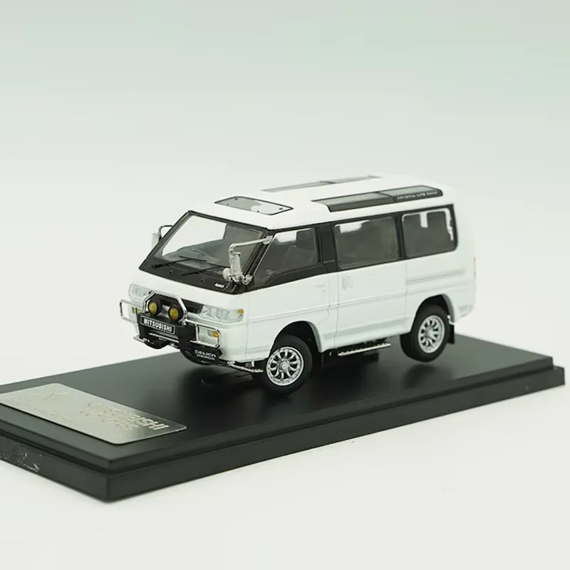 1:43 Scale Diecast Alloy Mitsubishi Delica 4x4 Station Wagon Toy