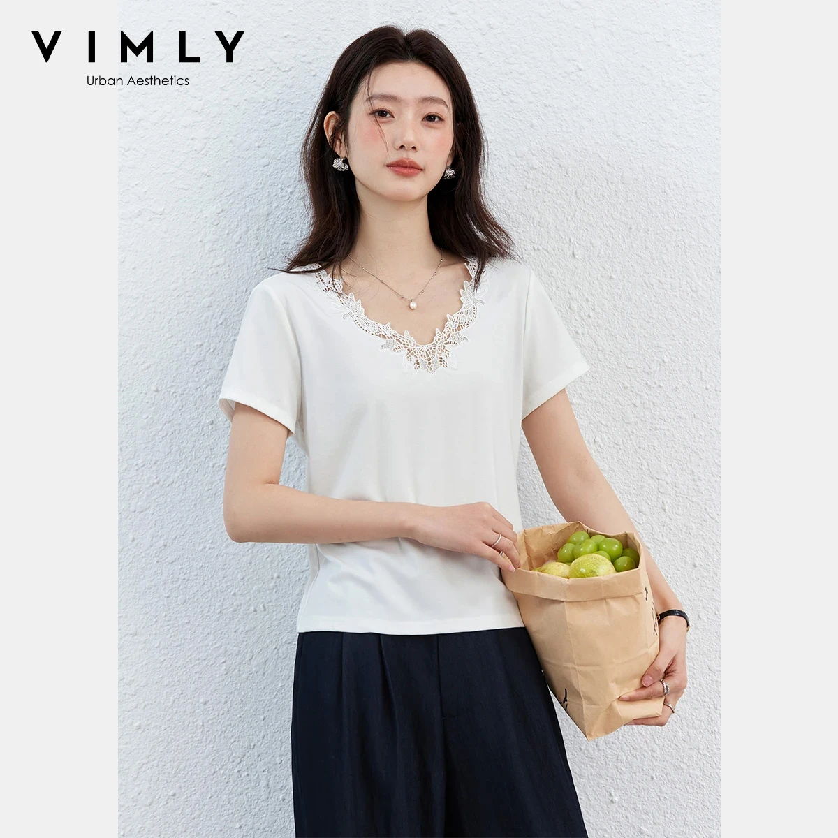 

Женская футболка VIMLY 2026: Новинка лета, белая, французский стиль, с кружевной отделкой, V-образным вырезом, ажурной вышивкой, повседневная, приталенная, с коротким рукавом, модель A5211