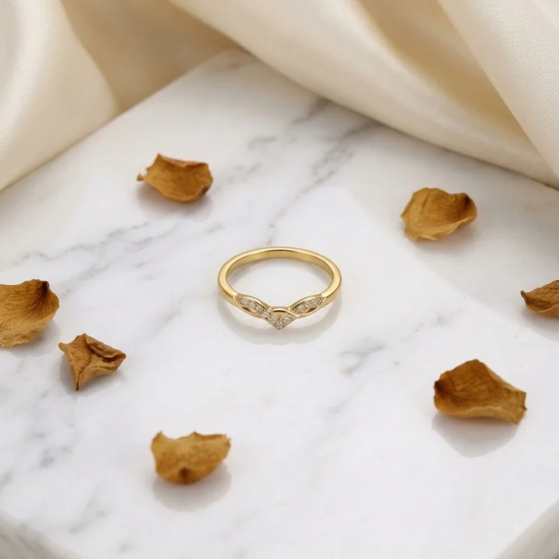 1 Piece of Stainless Steel Ring Plated with 18K Gold, Featuring a Twisted and Interwoven Design with Imitation Diamonds. the Twisted Rope and Entwined Design Create a Unique and Delicate Style. Suitable for Daily Wear, Gentle Outfits, Layering, and Minimalist Luxury. Versatile Women's Jewelry