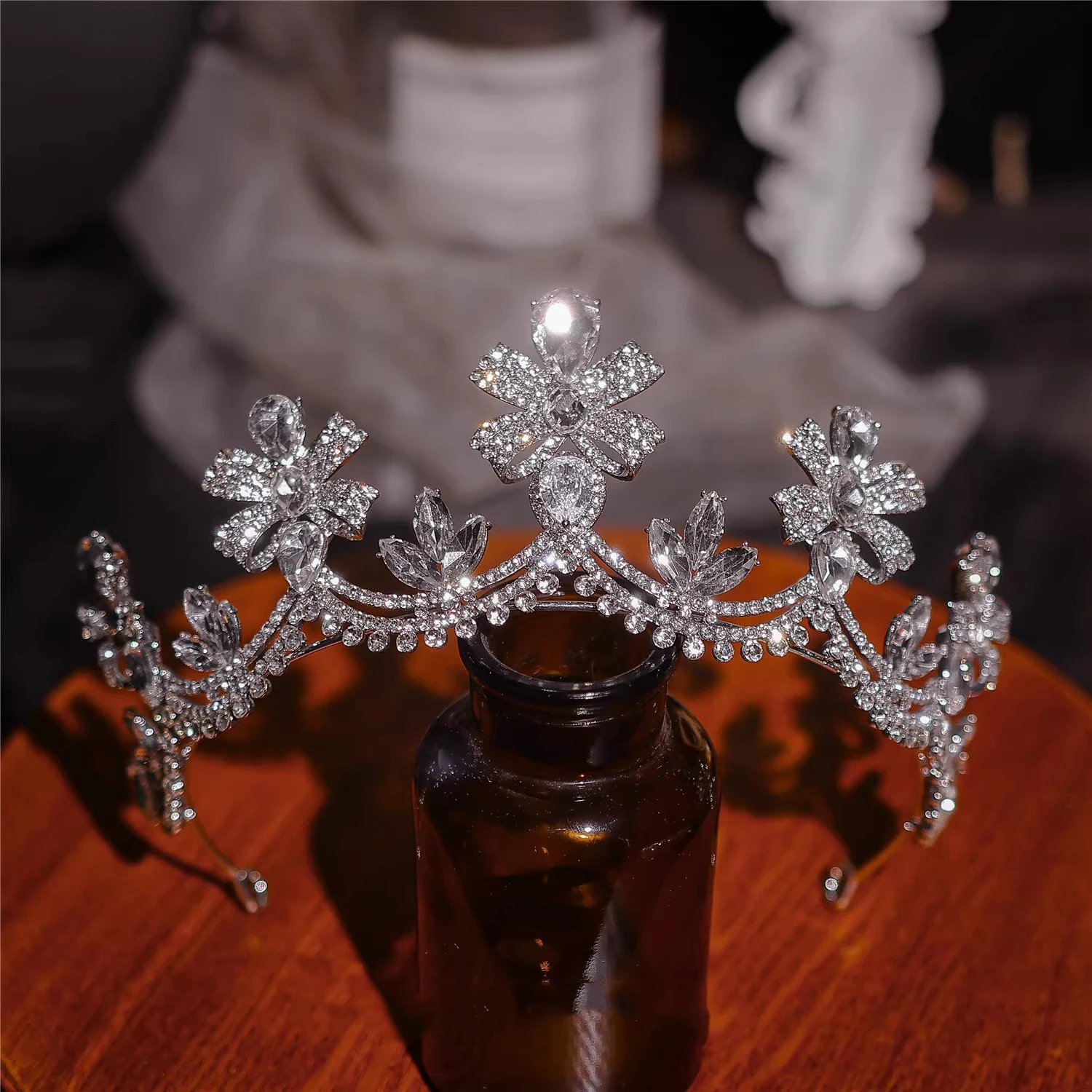 Korean-Style Minimalist Glitter Butterfly Hair Crown Princess Tiara Delicate Bridal Headpiece Wedding Dress Accessory