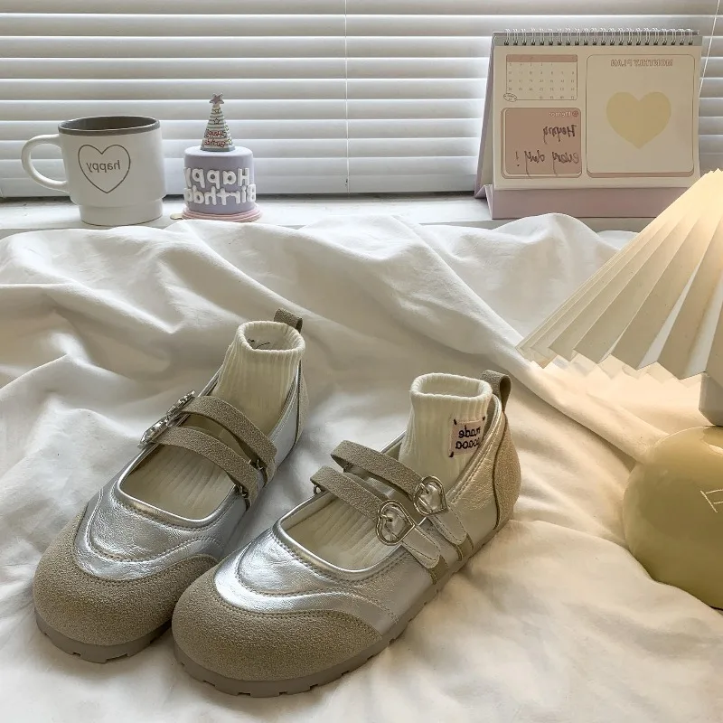Nouvelles Chaussures Plates Mary Jane Argentées pour Femmes 2026 avec Boucle Cœur et Double Bride – Antidérapantes, Confortables, Décontractées et Tendance