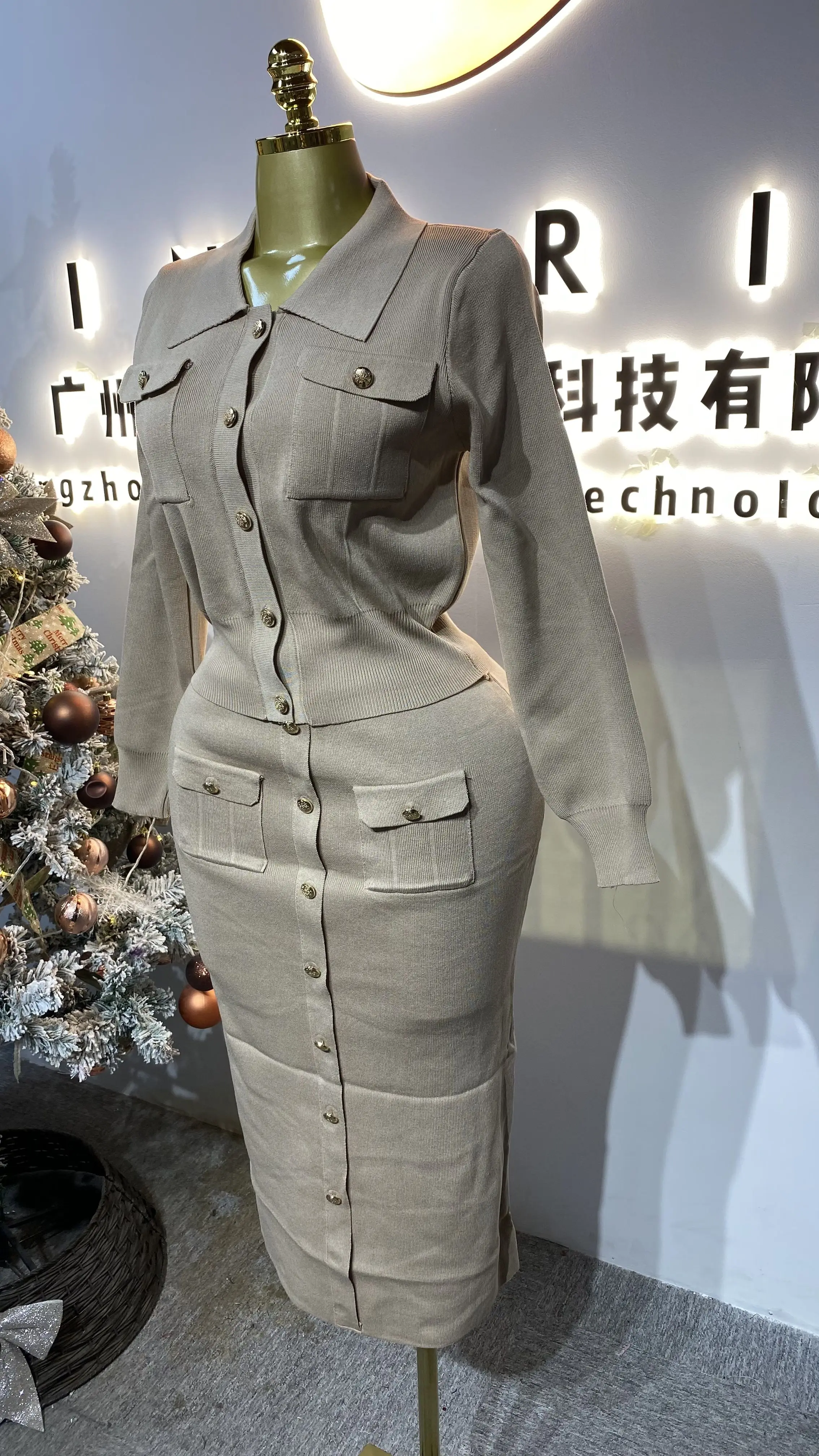 Custom-designed fashionable flutter sleeve solid V-neck slim-fit elegant dress, elegant banquet dress-GZXX337