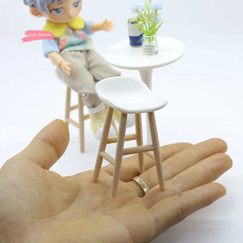 ชุดโต๊ะกลมขาสูงและเก้าอี้บาร์ขนาดจิ๋วสำหรับบ้านตุ๊กตา ของเล่นจำลองเฟอร์นิเจอร์สำหรับตกแต่งบ้านตุ๊กตา