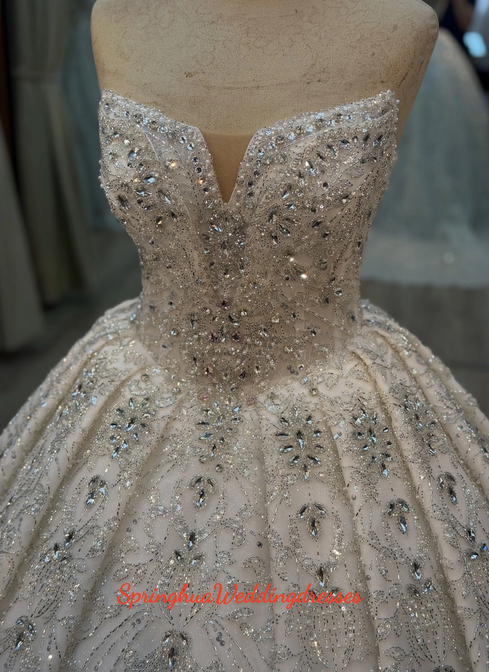 Customized Gorgeous Rhinestones Princess Wedding Dress Dreamy Sweetheart Neck Bridal Gown New  Embroidery Dresses For Bride