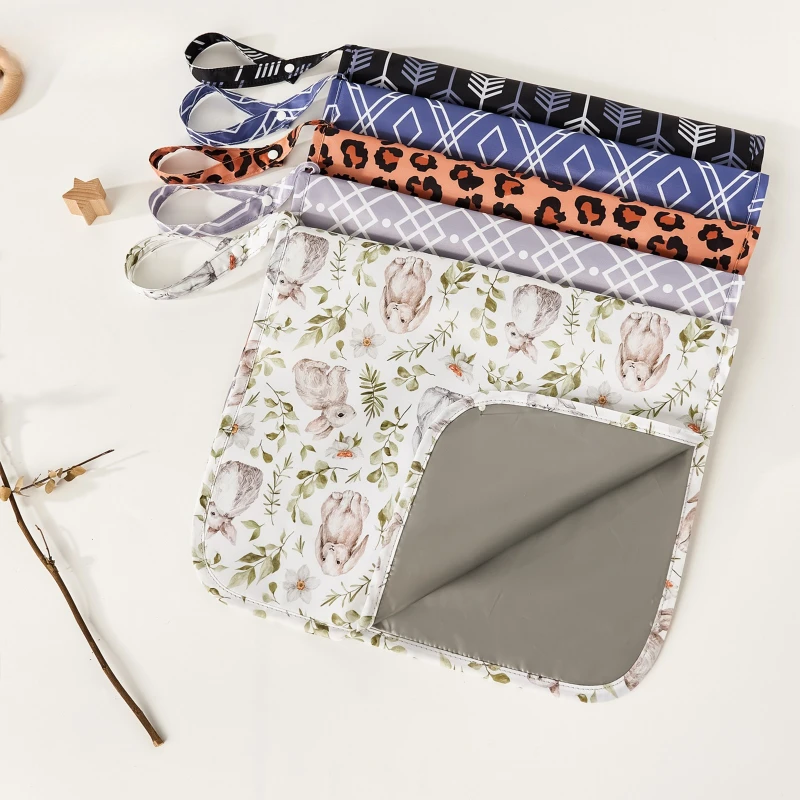 Cambiador de bebé impermeable con dibujos animados, bolsa de pañales multifuncional, bolsillos de almacenamiento, cambiador de viaje plegable para bebés