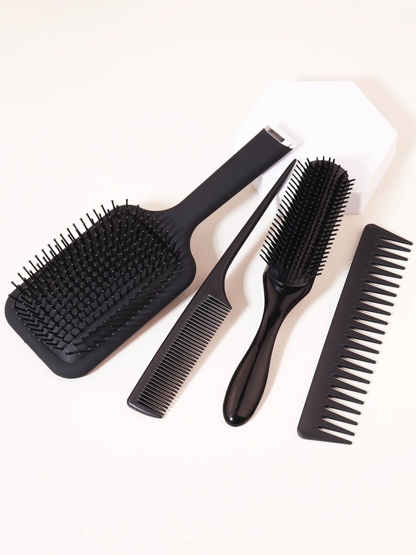 مجموعة مشط شعر لتدليك فروة الرأس مكونة من 4 قطع مضادة للكهرباء الساكنة، مشط شعر سميك وواسع وناعم ومسنن خاص للشعر المستعار الحقيقي