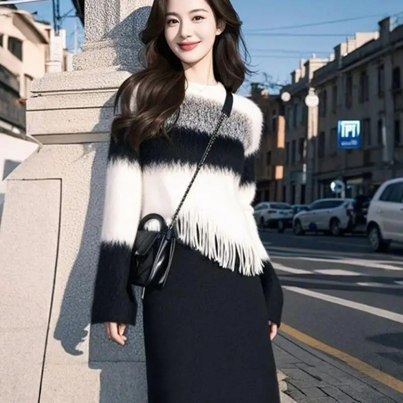 New Fashionautumn Winter Women Clothing Beautiful Black White Striped Fringe Unique Beauty Light Luxury Versatile Knittedsweater