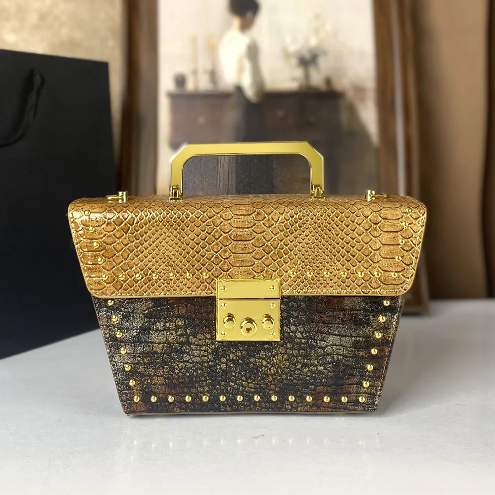 

Handbag for women's personalized snake pattern rivet horizontal one-shoulder handbag stylish small square bag