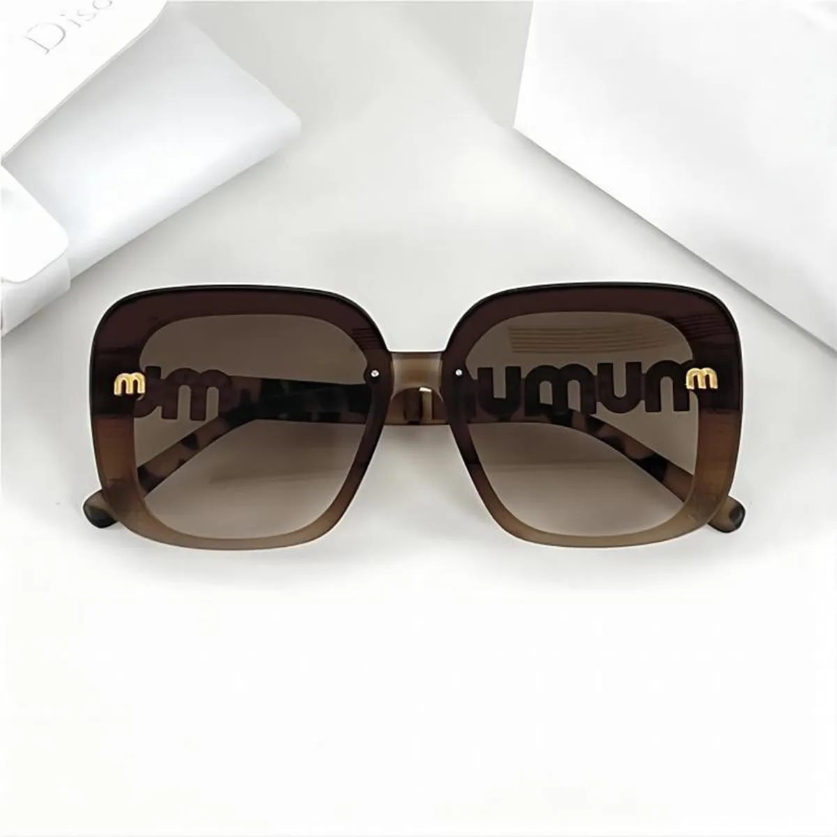 New Fashionable Sunglasses with A High-end Feel, Large Frame Sunglasses, Light Luxury Eyeglass Frame