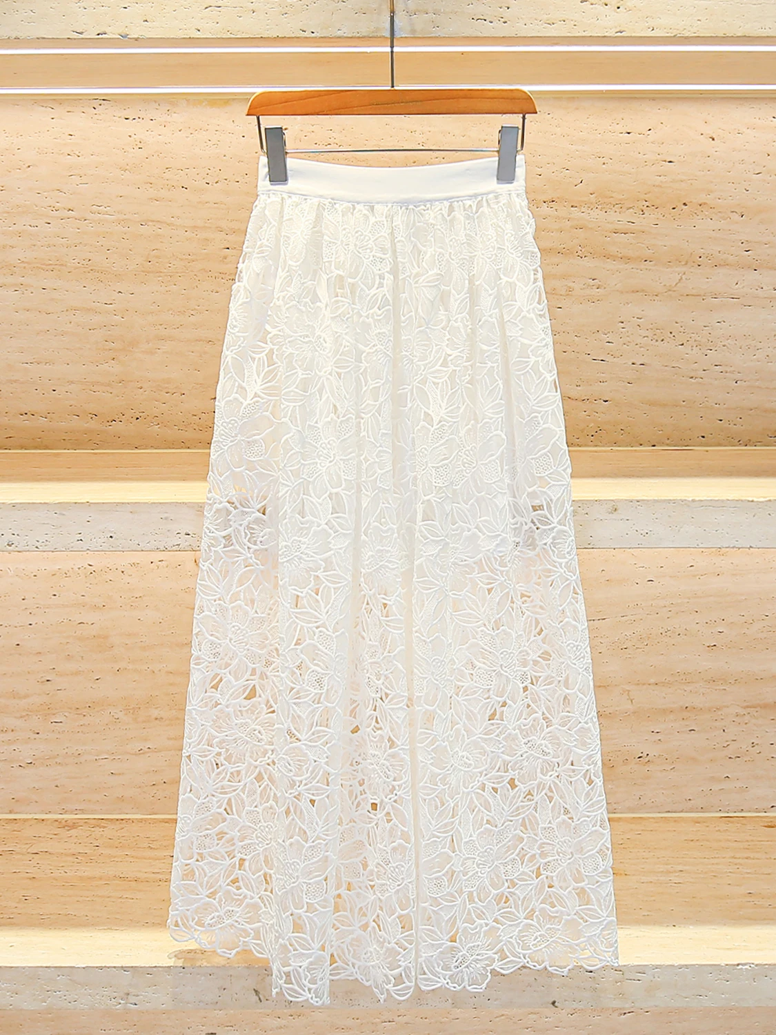 엠홈 나누 하이엔드 여성 롱 레이스 펀칭 하프 스커트 우아한 출퇴근 스타일 하이웨이스트 A라인 미디 스커트