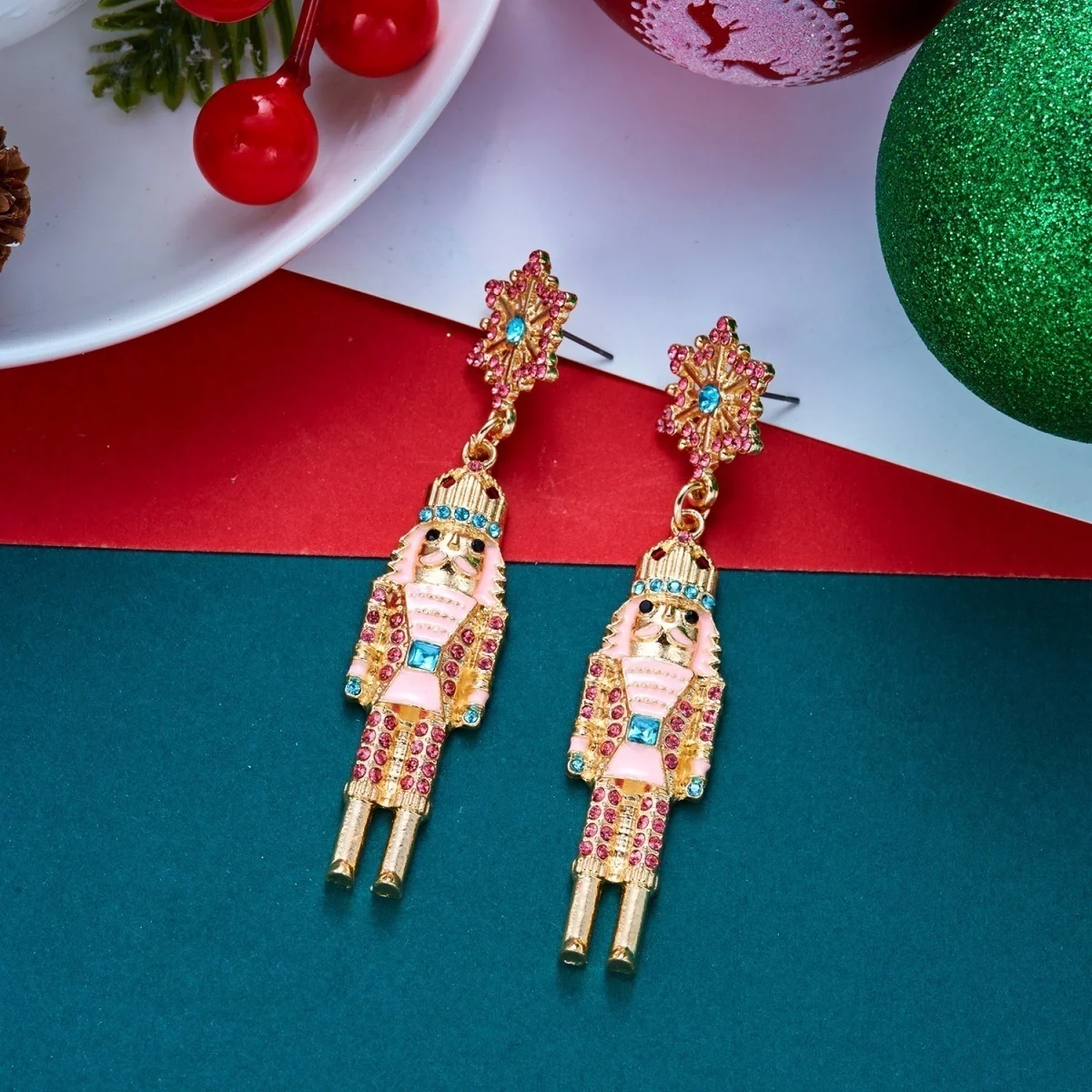 Kreative Krücken-Halter-Ohrringe mit Krönen-Nussknacker-Motiv für Damen, Weihnachtsmützen-Soldaten-Ohrringe, Neujahrsparty-Schmuck – Detail 30