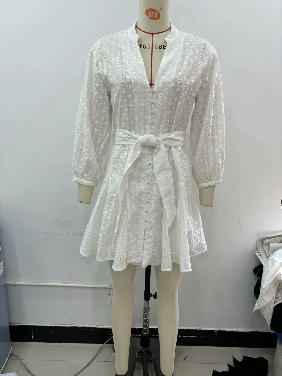 TRAFZA-Vestido feminino casual bordado com faixas, vestido curto solto, de peito único, saia oca, verão, 2022