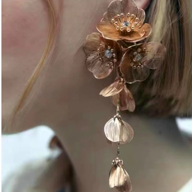 Zaa Earrings 2023 Luxury Long Metal Flower Tassel Personality Temperament Golden Earrings Jewelry for Women Wholesale