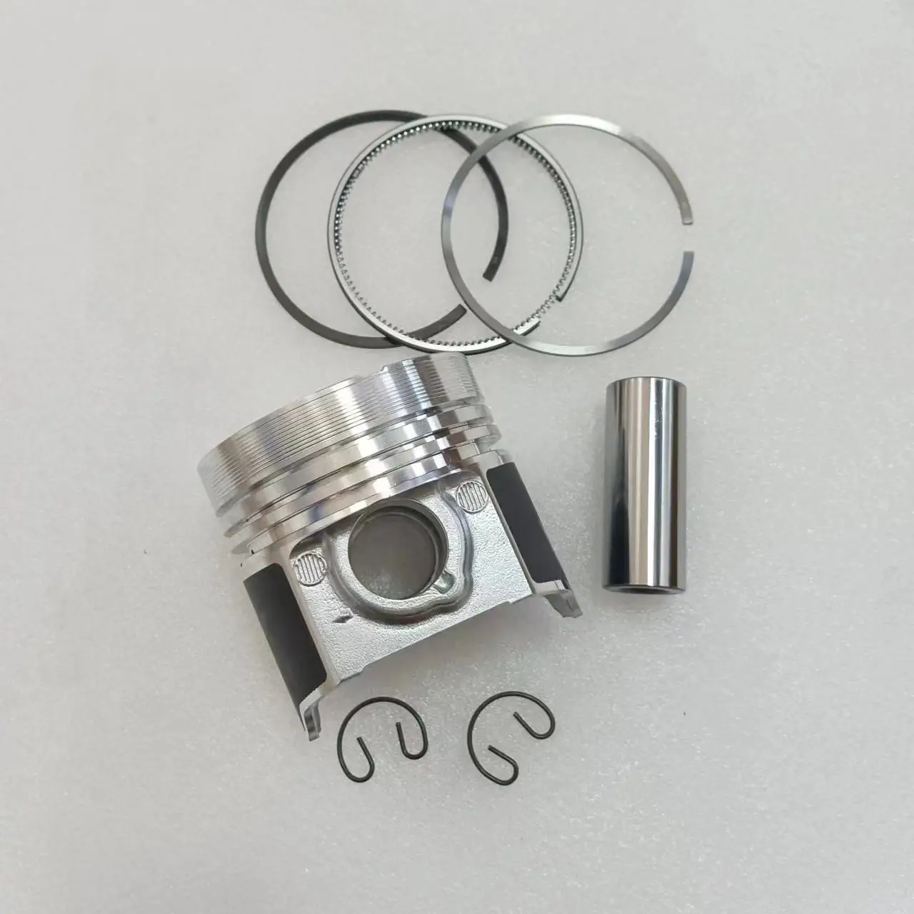 D722 D782 V1505 V1702 V1902 V2203 Piston Piston Ring Pin Retainer Engine Spare Parts Use for Excavator