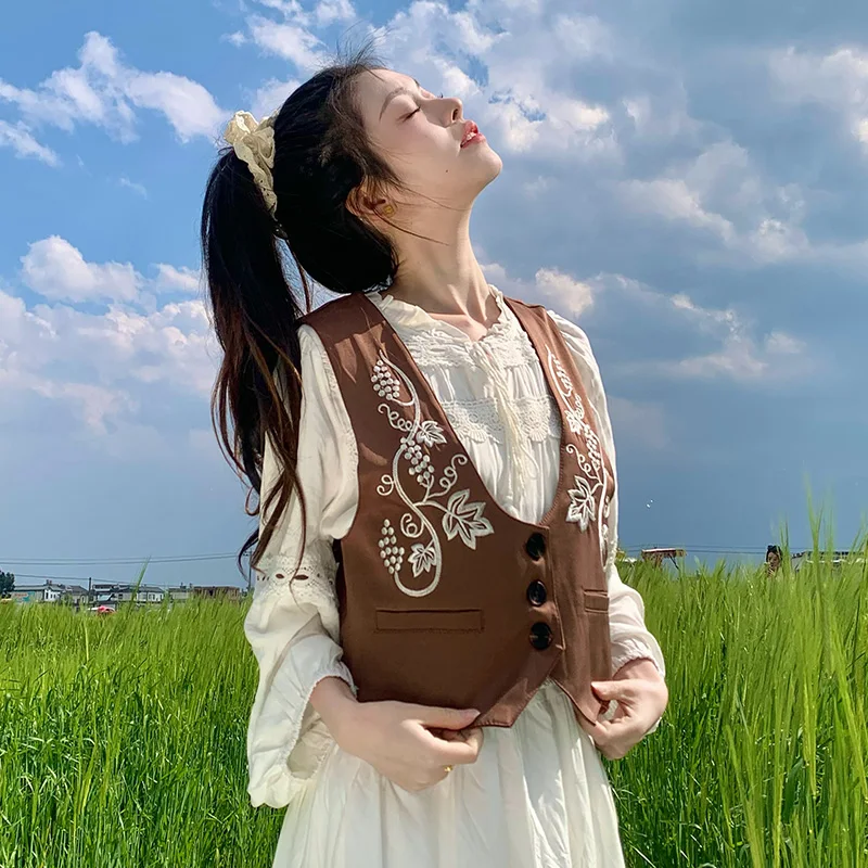 カーキ刺繍入りヴィンテージベスト、高度なレイヤリングナイトトップ、またはポリエステル混紡エスニックスタイルアウターウェア、春コレクション
