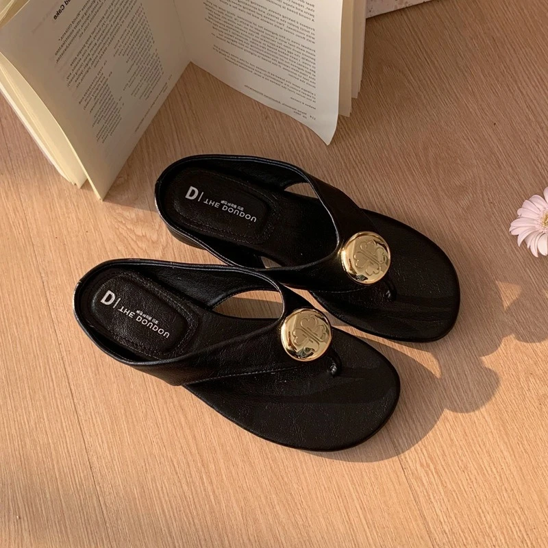 

Summer New Women Shoes Exquisite Metal Decoration Flip Flops for Woman Fashion Vacation Casual Shoe Designer Shoes Zapatos Mujer