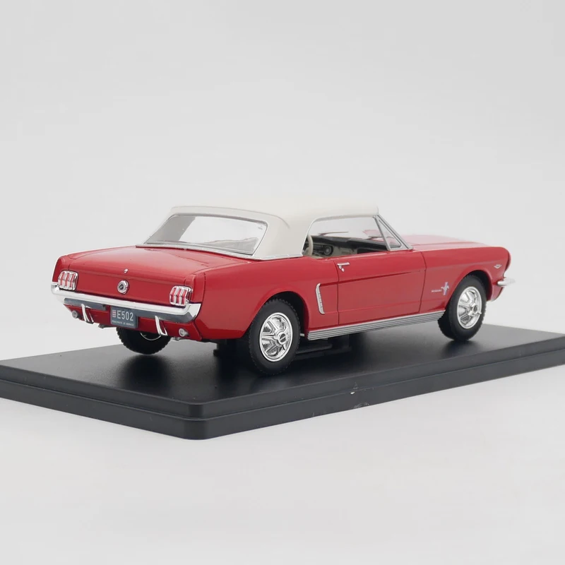 1:24 Scale Ford Mustang 1965 Soft Top Convertible Simulation Alloy Car Model Static Display Collectible Toy Gift Souvenir