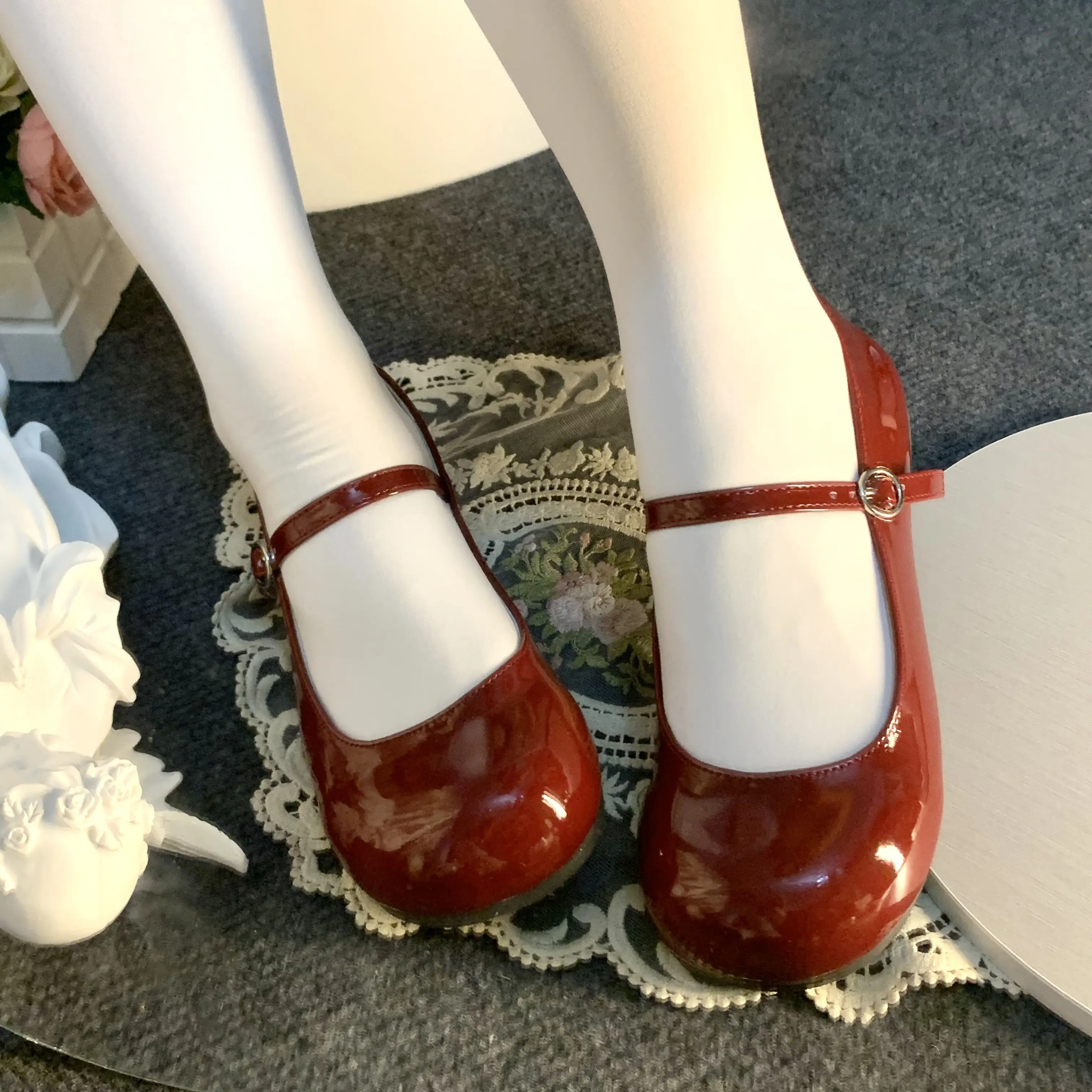 

Japanese Cute Lo Shoes Sweet Round Head Lolita Shoe Flat Soft Girl Comfortable Patent Leather Mary Jane Single Shoes for Women