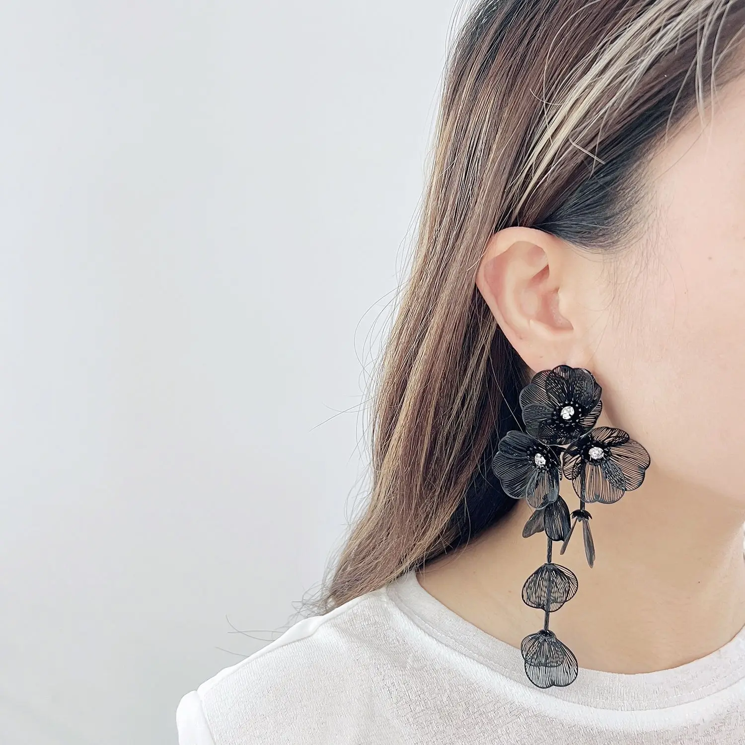 Three-dimensional computer chip cutting flower earrings exaggerated earrings women's multi-layer metal flower earrings women