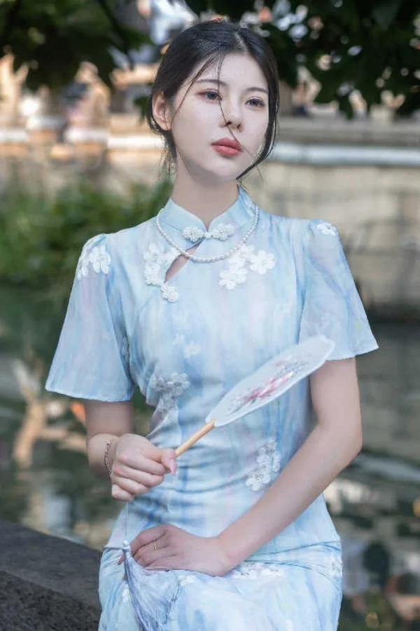 

Cheongsam с синим рыбьим хвостом, новинка 2025, высококачественное улучшенное платье с градиентом для молодых девушек, темпераментное летнее платье