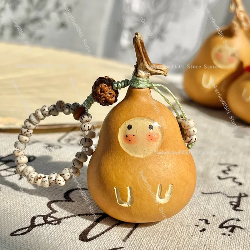 

Natural Gourd Ornament Hand Polished Pendant for Car Home Decor Cultural Artisan Crafted Decoration