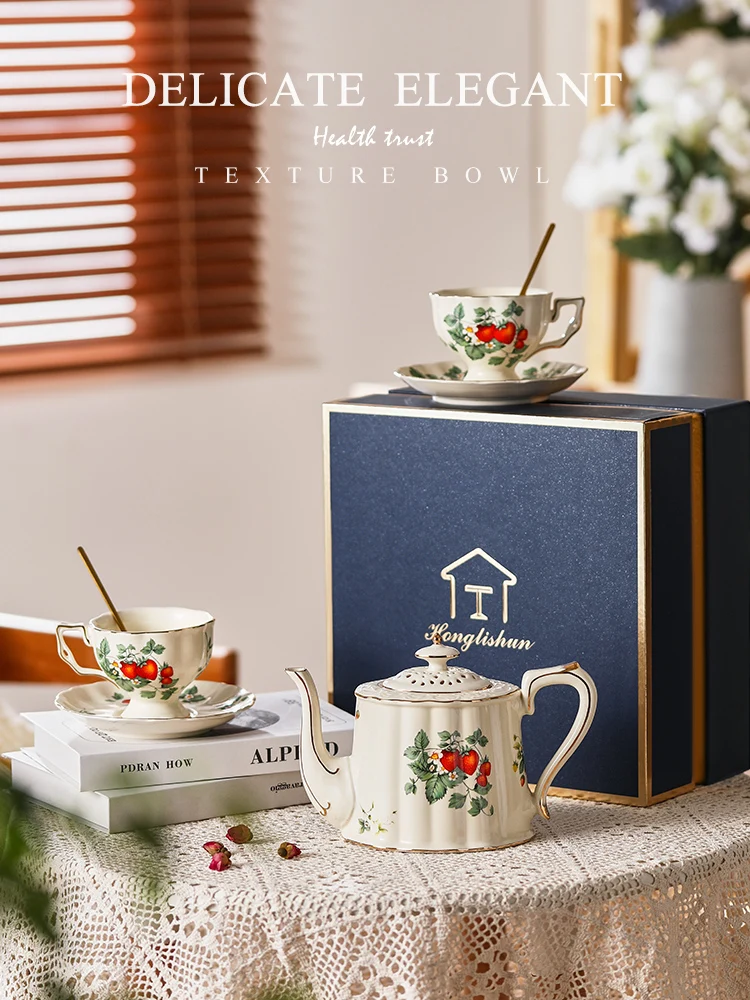 Book a wedding gift and give it to the newlyweds as a gift box for afternoon tea. English style tea set for housewarming, luxuri