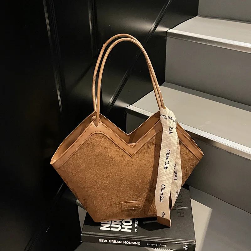 

Vintage Luxury Shoulder Bag Niche Design Commuter Purse for Women Elegant Crossbody Bag Retro Top Handle Tote Sophisticated