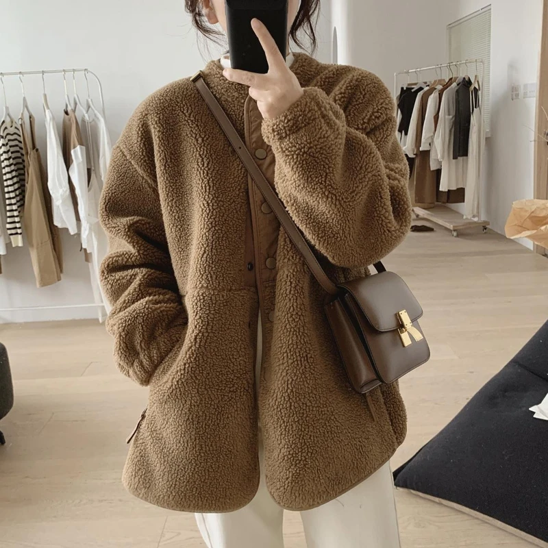 Lamb wool casual versatile coat women in winter new loose round neck single breasted design niche age reducing thick coat