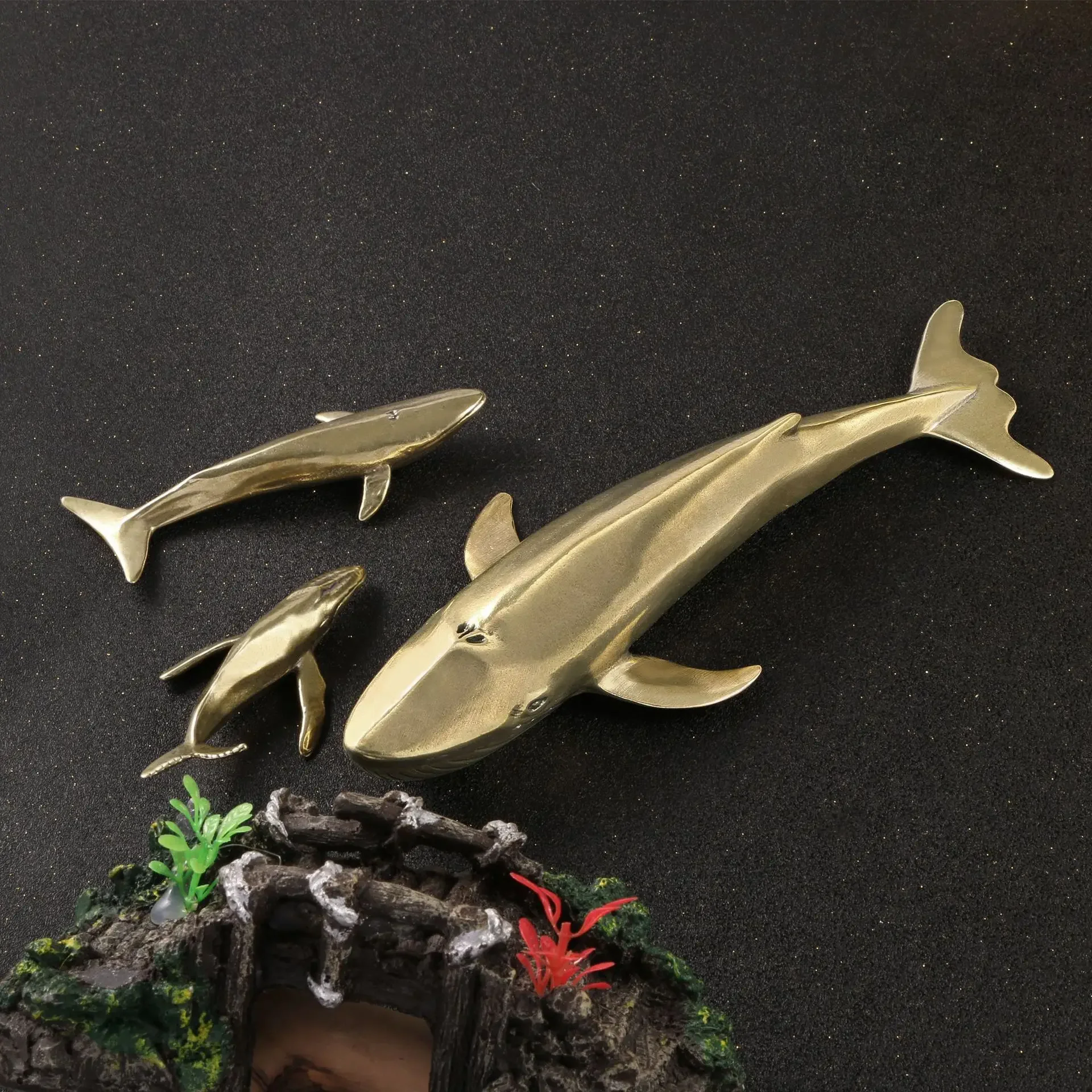 

Ocean Blue Whale Large Brass Figurines Creative Living Room Desk Decoration Marine Organism Solid Pure Copper Souvenir