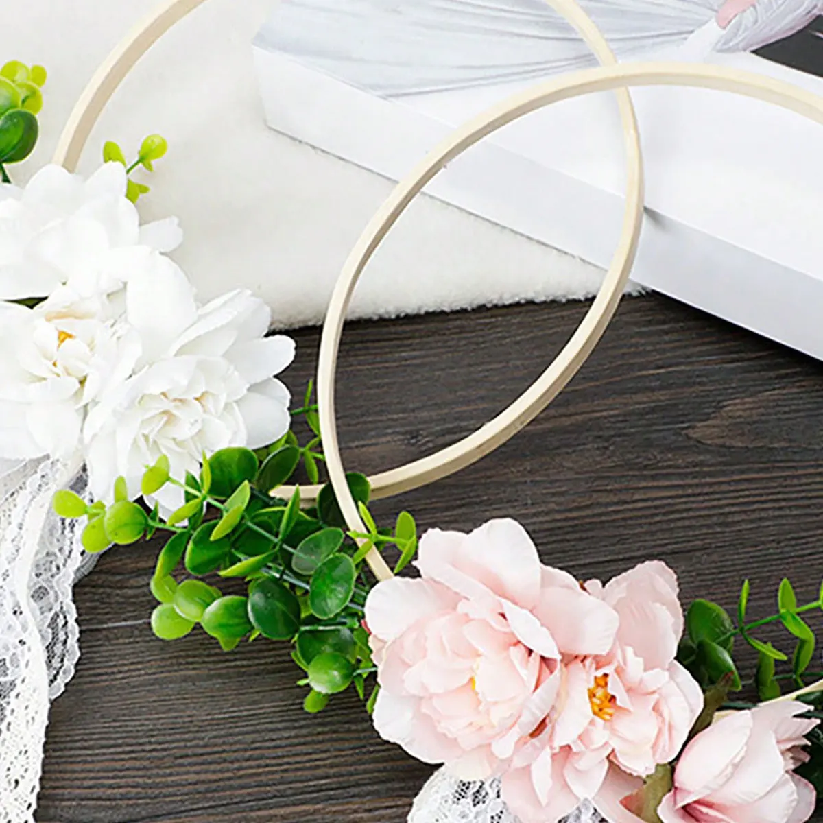 1Pc Wedding Round Bamboo Flower Wreath, Western-Style Wedding Bridesmaid Artificial Flower Handheld Wreath, Bridesmaid Rose Wreath, Suitable for Weddings and Festivals, Lace Tassel Home Decoration Wall Hanging Round Wreath, Photography Props, Wedding Dress Accessories view 6