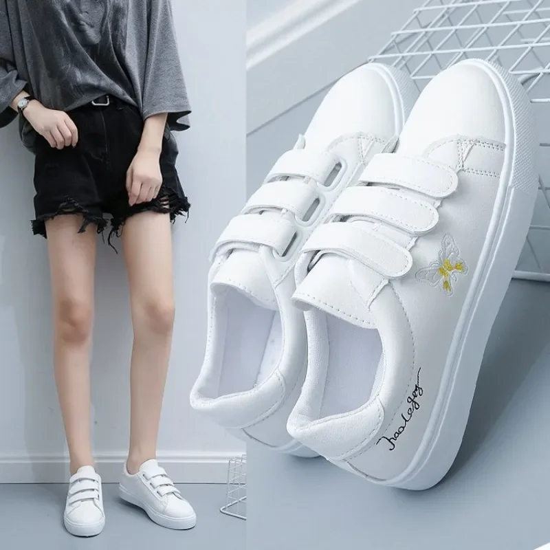 2024 Autumn Woman Shoes Fashion New Woman Leather Shoes Ladies Breathable Cute Heart Flats Casual Shoes White Sneakers New In