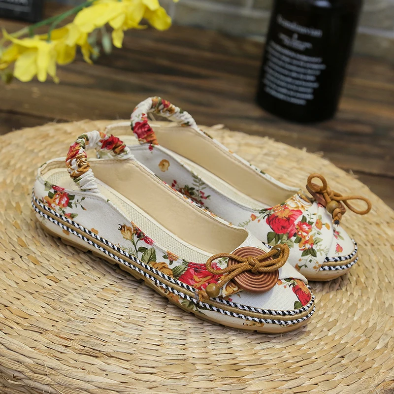 2022 Spring and Summer Fashion Trend Large Size Round Head Ethnic Style Flower Low-top Flat Heel Breathable One-word Strap Shoes