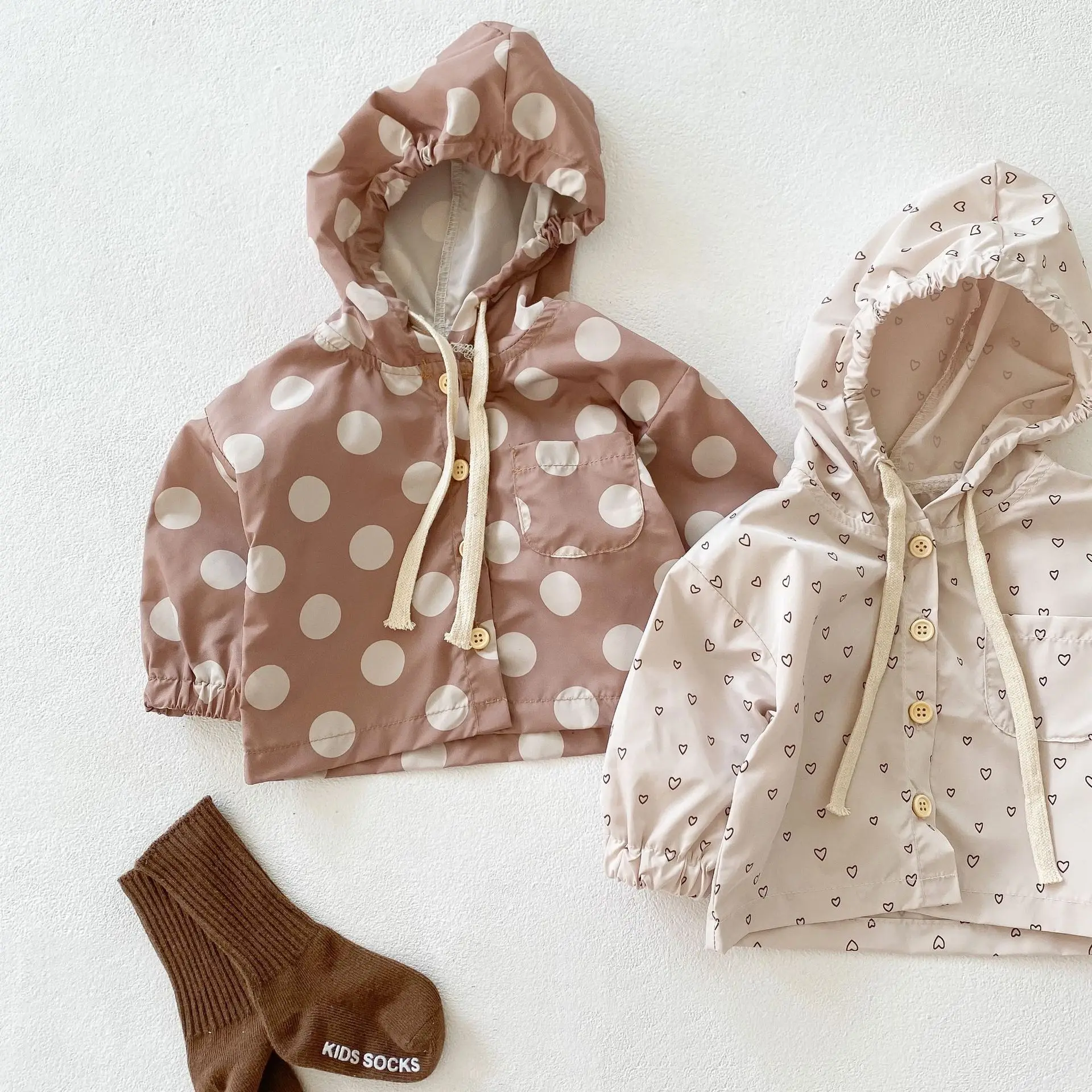 Spring Summer Lightweight Toddler Windbreaker Single-breasted Hooded Baby Girls Lovely Dots Long Sleeved Coat Newborn 0-36Months