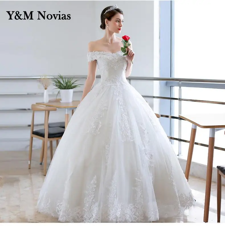 Y & m novias fora do ombro 3d flor frisada vestidos de casamento novo plus size marfim branco vestido de casamento laço bonito no pescoço estilo áfrica