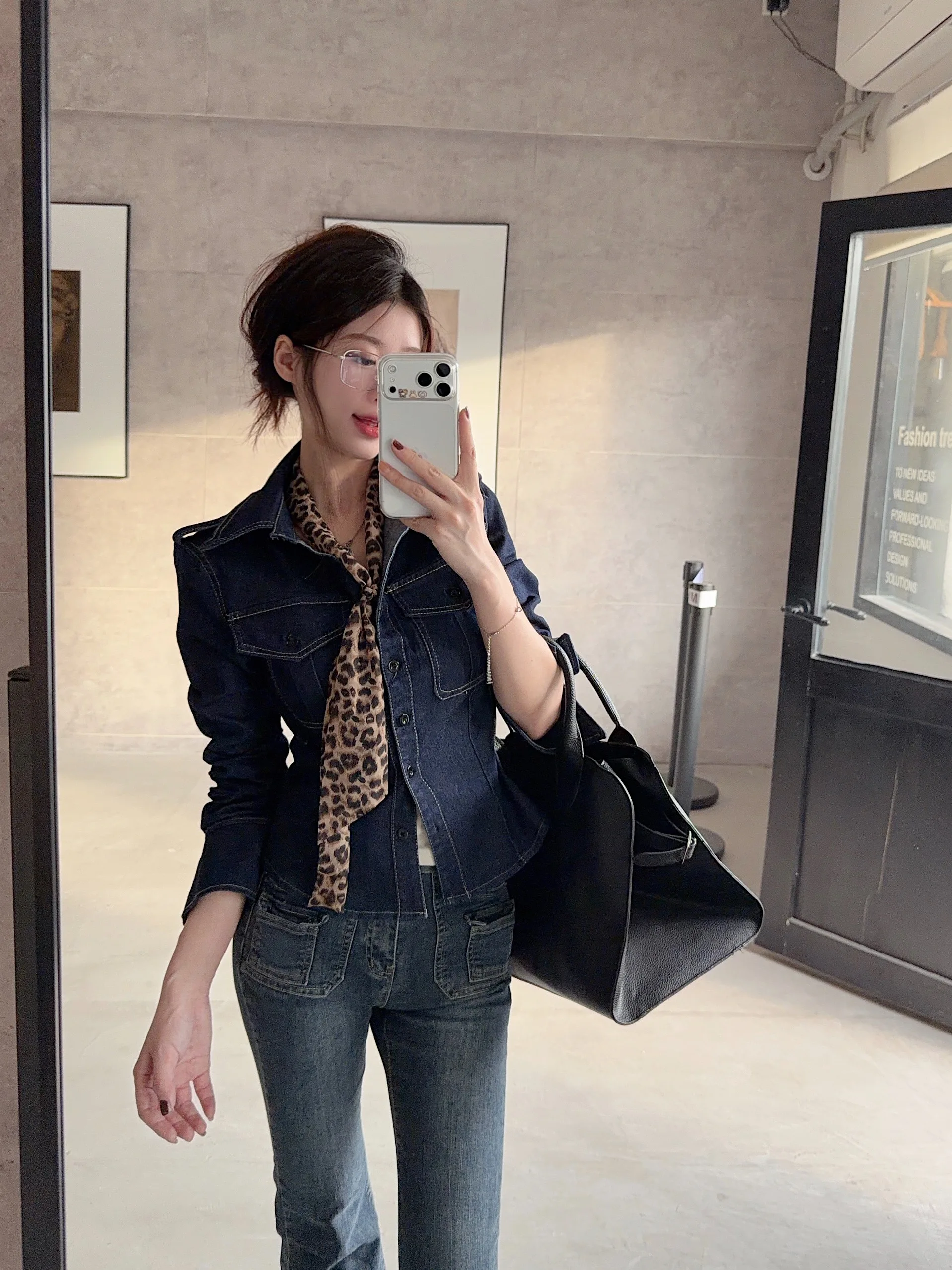 

Slim Fit Long Sleeve Shirt Jacket Women's Denim Top Waist-Cinching Spring Design Korean Style Commute Fashion