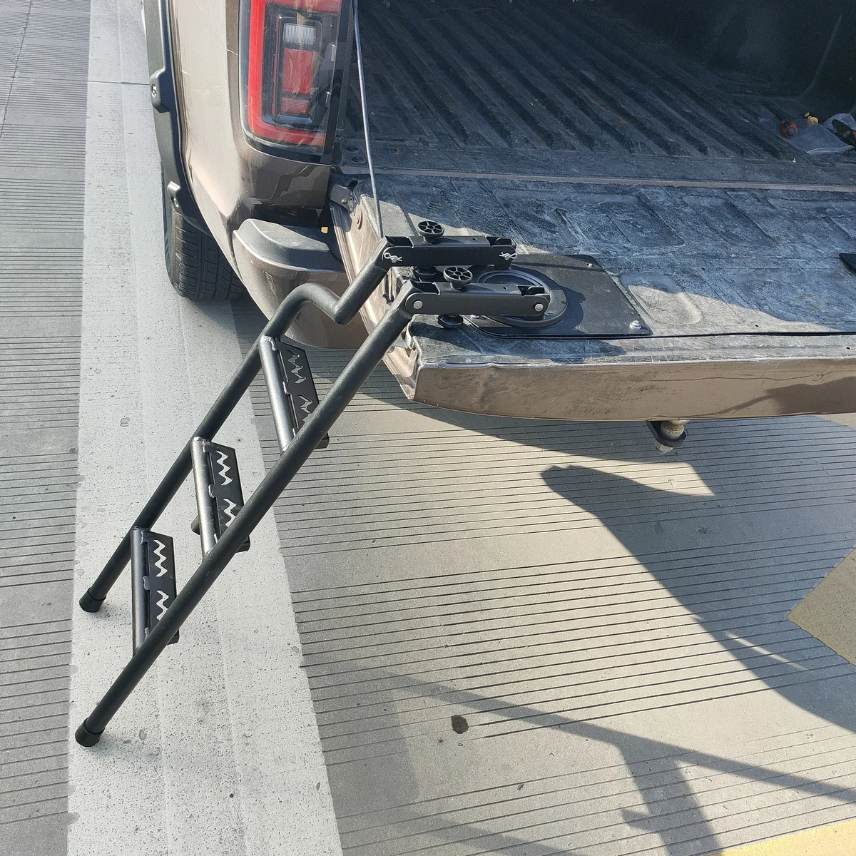 

Off-road Parts Black Steel Rear Ladder Replacement Tailgate Ladder for Universal Trucks for Pick up Kits