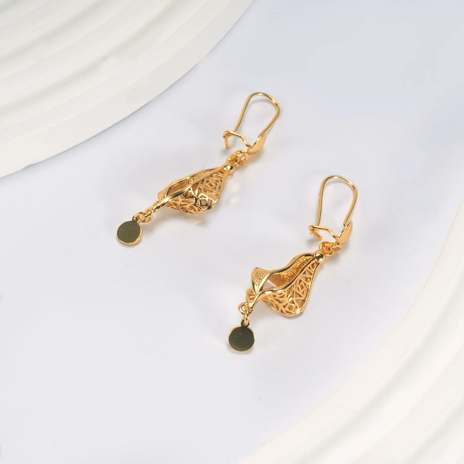 Manufacturer wholesale women's Middle East Dubai stud earrings ethnic style Vietnamese sand gold hollow leaves copper gold-plate