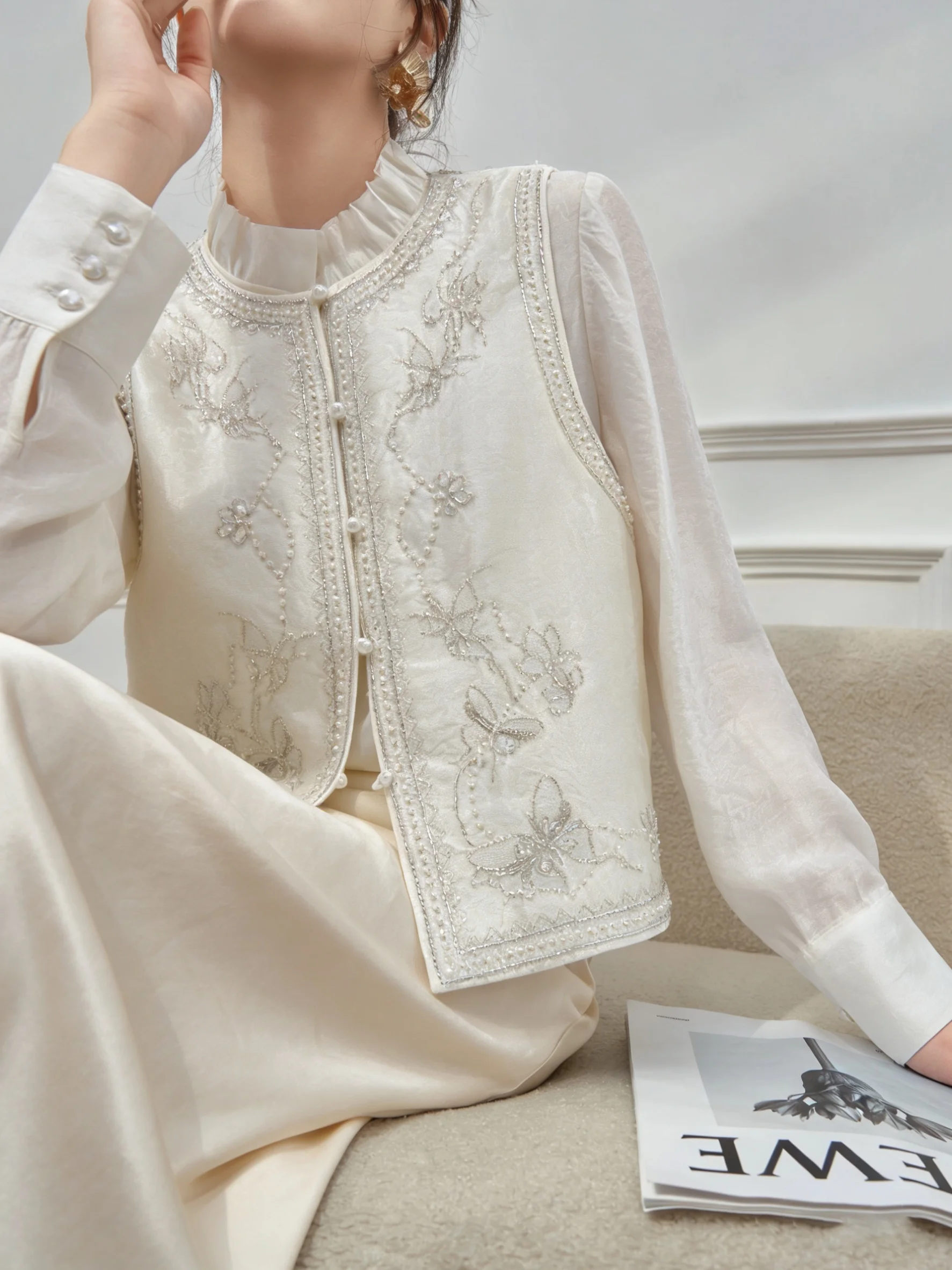 

New Chinese Style Heavy Embroidery White Vest Shirt Set Women Elegant Complete OOTD Spring Fashion Casual Loose Fit round Neck