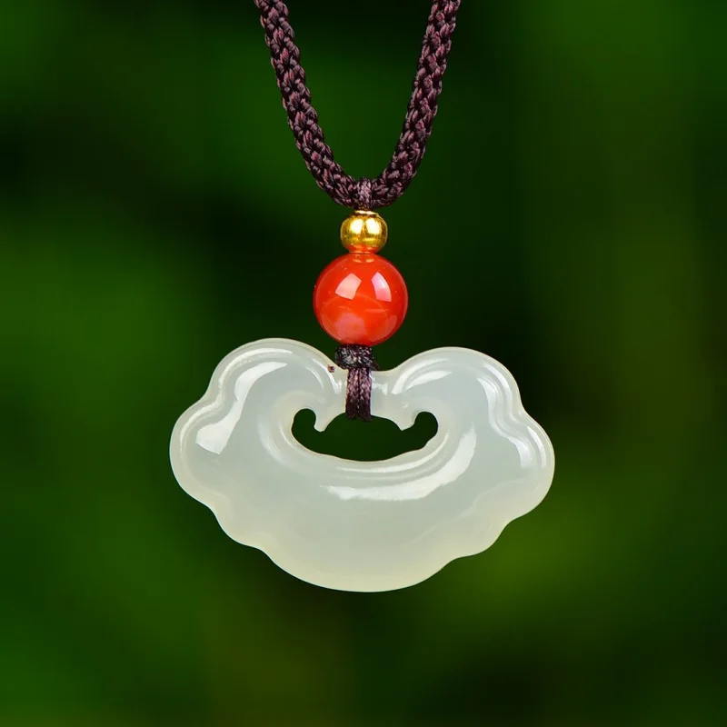 

Exquisite Hetian jade Qinghai material Ruyi lock pendant, ethnic style, fashionable and versatile