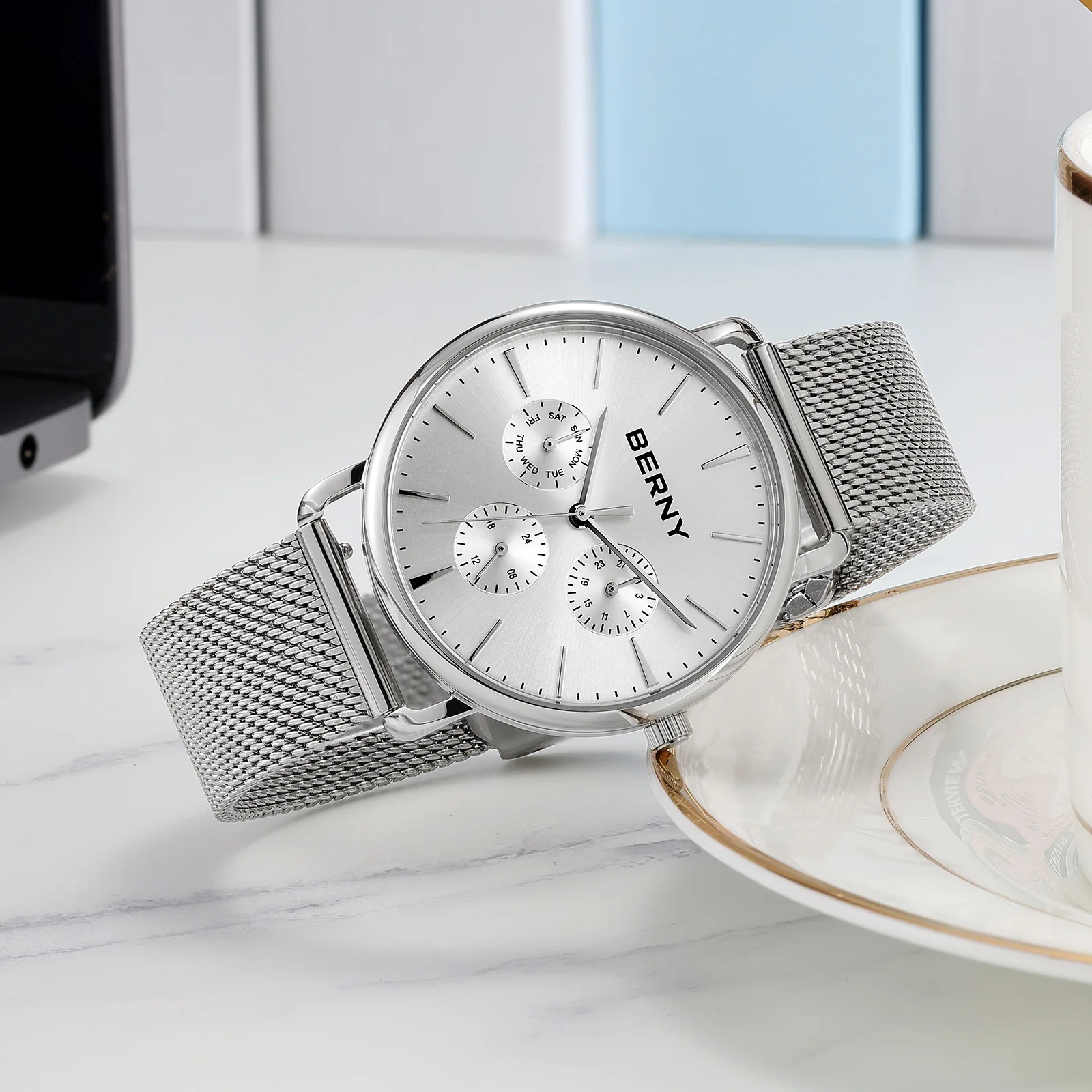 BERNY Herrenuhr mit Kalender und Wochenanzeige, moderner Stil, klassisch, elegant, schlanke Quarzuhr, Edelstahl 6P29 5ATM Armbanduhr – Detail 9