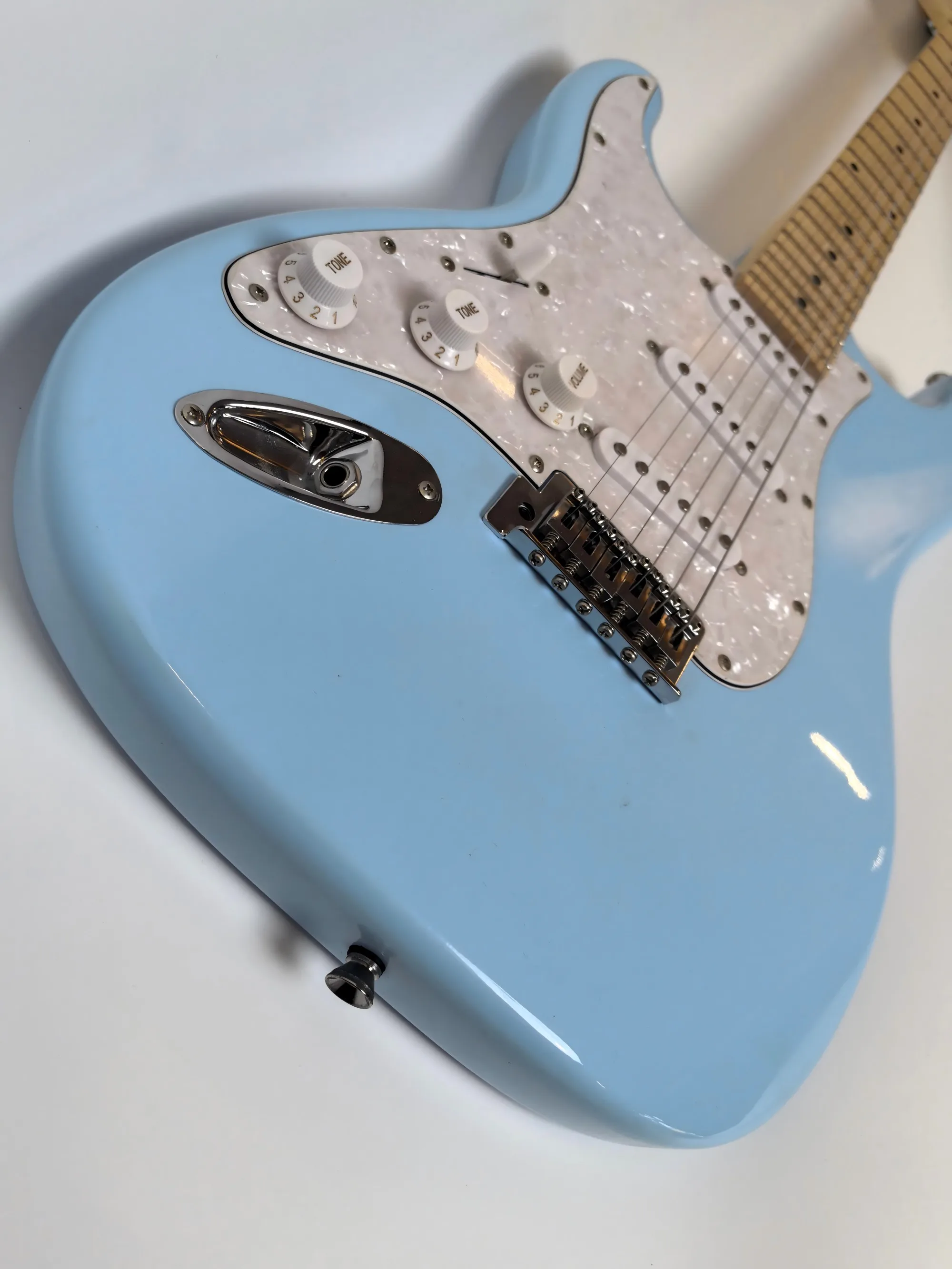 Factory directly selling, blue color, left hand 6 string birch guitar head, sycamore electric guitar, customizable, in stock.