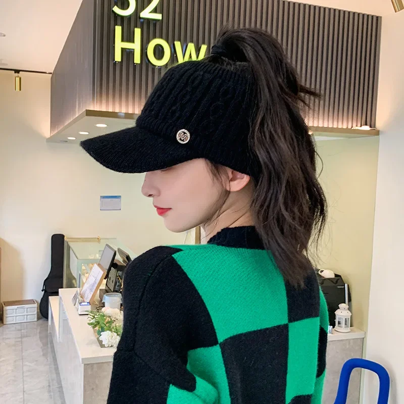 Gorro de invierno con cola de caballo para mujer, gorro holgado de punto cálido con visera, forro polar, accesorio para clima frío, estilo de moda al aire libre
