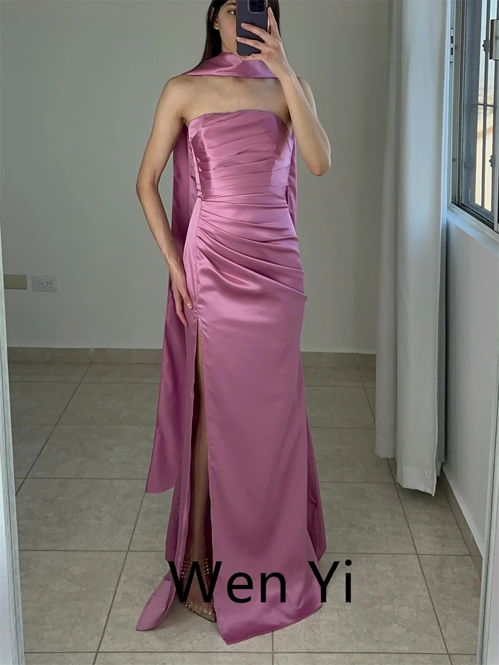 Customized Luxury Satin Evening Dresses Modern Strapless Sleeveless Celebrity Gowns Exquisite Sweep Train Special Occasion Gowns